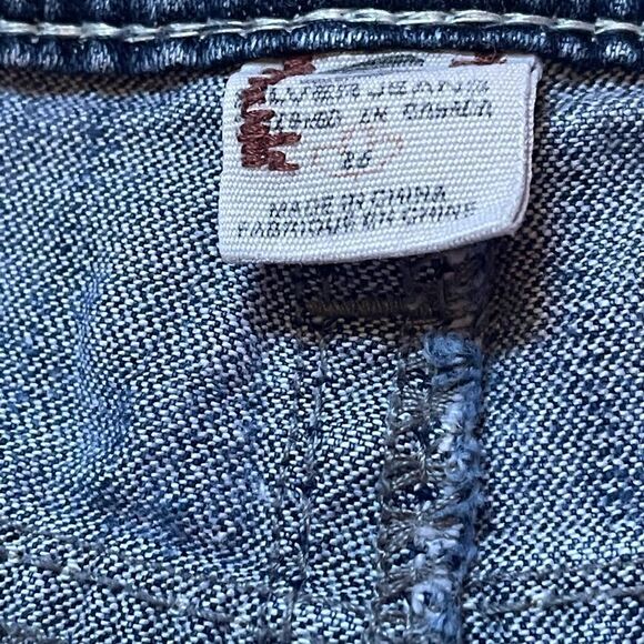 Silver Frances slightly destroyed jean shorts sz 26 - Picture 5 of 7